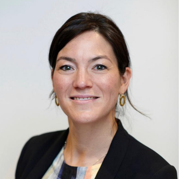 Dr Roos Pouw